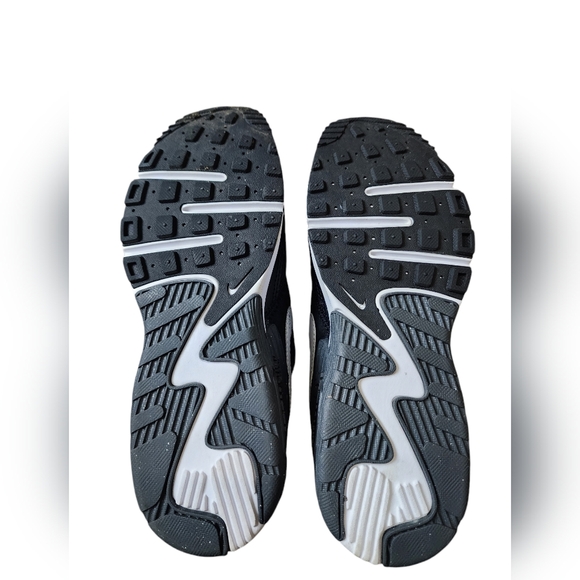 Nike AirMax Excee women's sneakers with comfort insole, Size 7.5, black/white - Picture 3 of 4